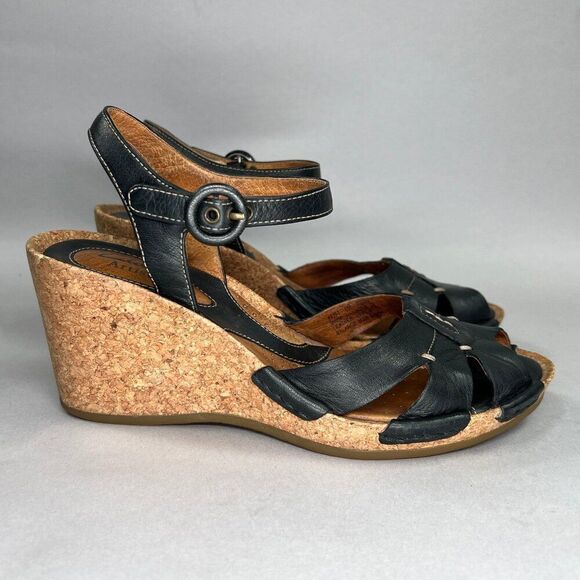 Clarks Artisan Sandals Women's Size 6 Black Leather Strappy Cork Wedge Heels - Picture 1 of 12